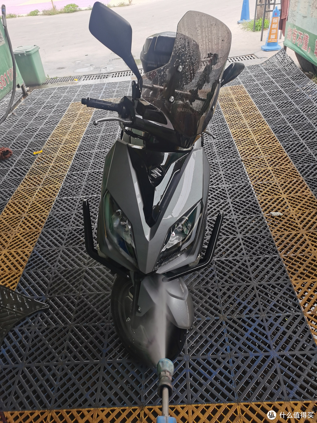 自助洗车？来感受下1元钱洗摩托车的快乐