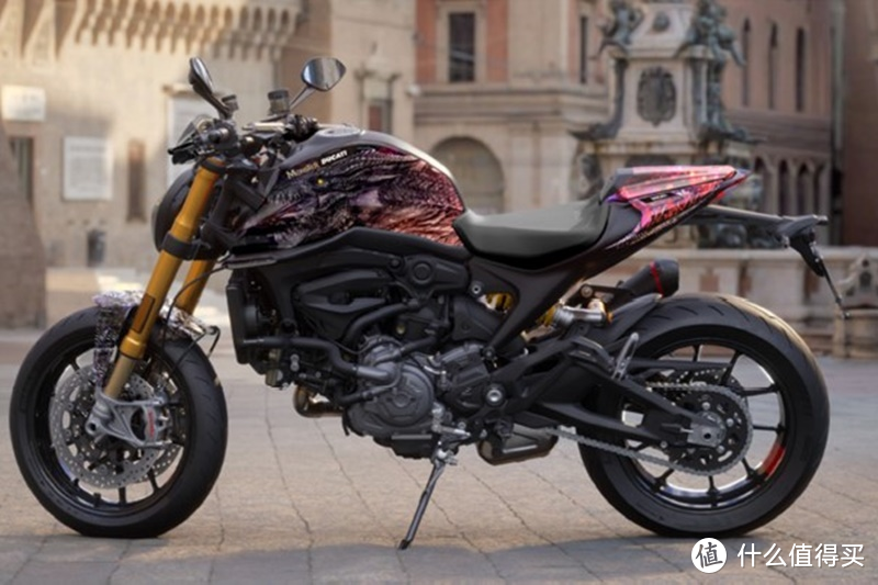 全球限量20台，262.2万日元——卡普空联合杜卡迪推出《怪物猎人》20周年定制款摩托车