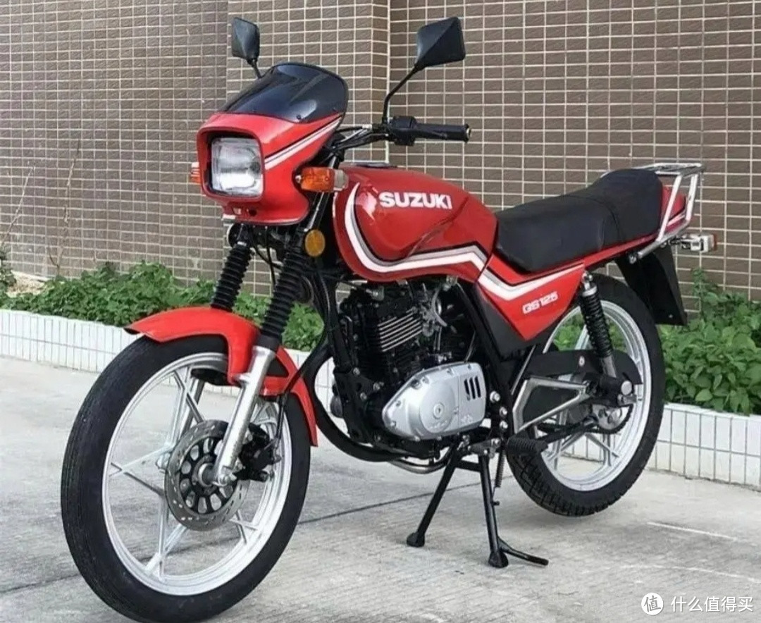 我的第2辆车,是一辆铃木王GS125摩托车。